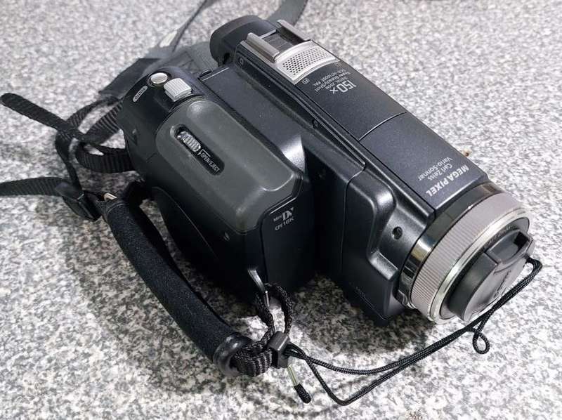 Sony DV Tape Video Camera DCR-HC1000E