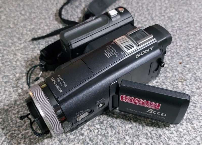 Sony DV Tape Video Camera DCR-HC1000E