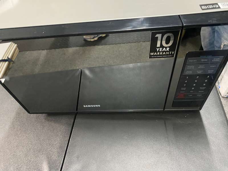 Samsung Mirrored Microwave (32L) ME0113M1