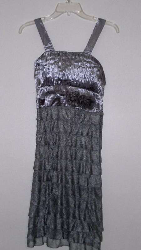 PRETTY FRILL DRESS SIZE M