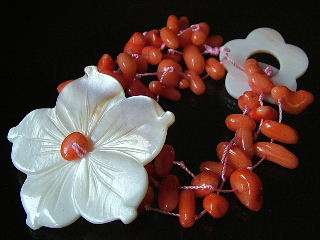 FIVE-PETAL SHELL FLOWER WITH ORANGE CORAL BRACELET 40mm R35.00.