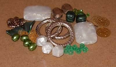 "500" Stunning bead pack with free storage container.
