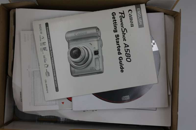 Canon PowerShot A580 digital camera (original box)