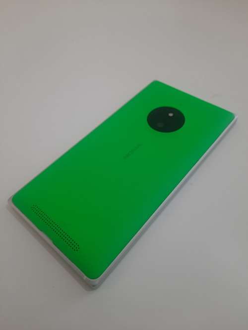 Like NEW NOKIA LUMIA 830 - LIME GREEN for SALE!