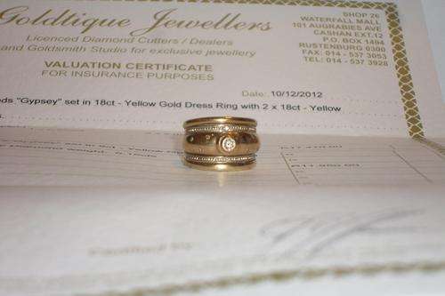 NINE (9) DIAMONDS "TUBE, PAVE & GYPSEY" SET IN 9CT GOLD DRESS RING (VALUATION CERT. INCL) NO INFLATE