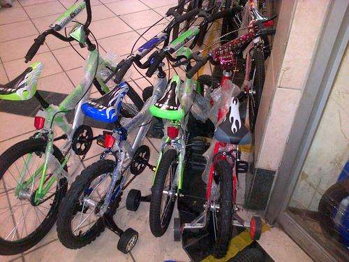 BRAND NEW: 16" KIDS UNIVERSAL KNIGHT BIKE