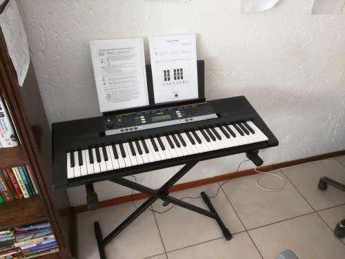 Yamaha Keyboard PSR E243