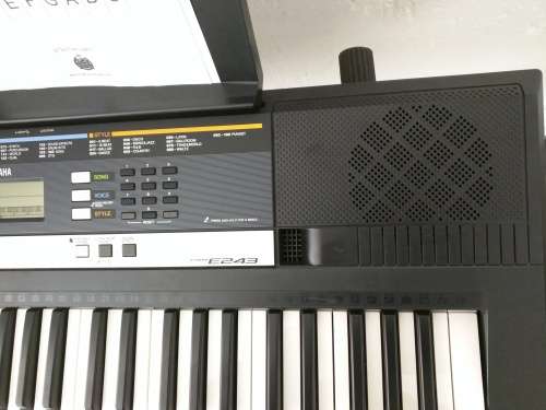 Yamaha Keyboard PSR E243