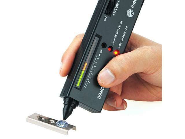 Diamond Selector II: Diamond & Moissanite Gemstone Test Tool with LED & Audio ** Cape Town Stock **