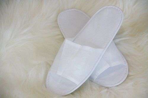 WHITE SPA OR HOTEL SLIPPERS SHOE  - ONE SIZE FITS ALL - NEW