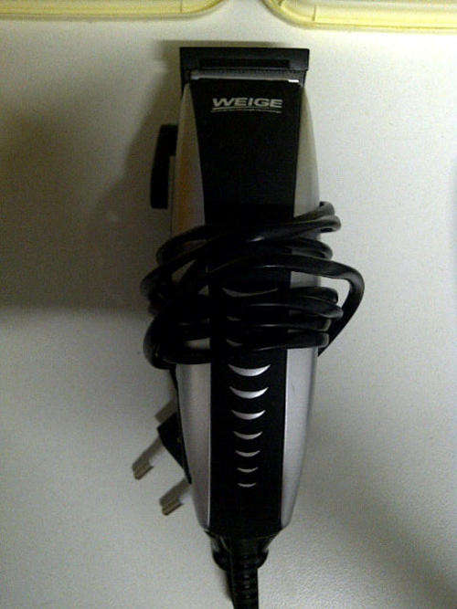 1 x WEIGE Hair Cutters - Voetstoots - Needs Repairs