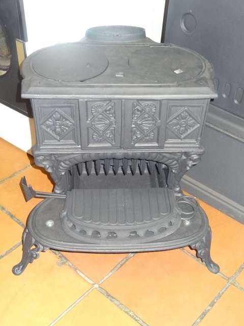 Unique Wood / Coal Stove