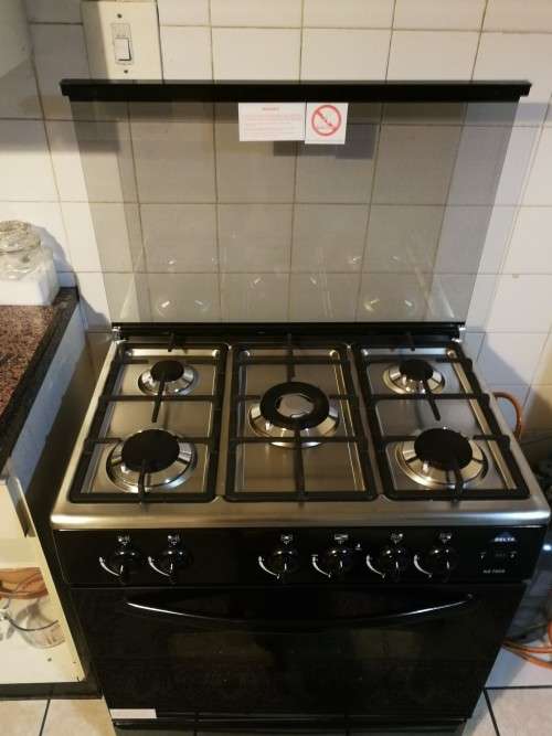 Delta 5 Burner Gas Stove