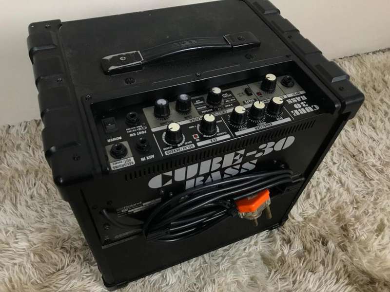 ROLAND CUBE-30 Bass Amp