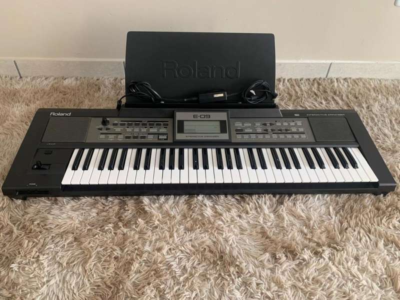 Roland E-09 Keyboard  piano