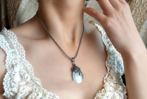 Fantastic price!!Sterling Silver - filled Necklace and Earring Moon stone Set