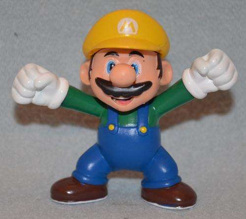 Luigi from Super Mario Bros Nintendo (about 5.5cm)