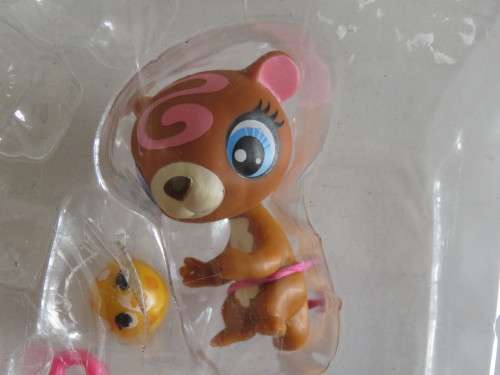 Littlest Pet Shop (LPS) with extra accessories