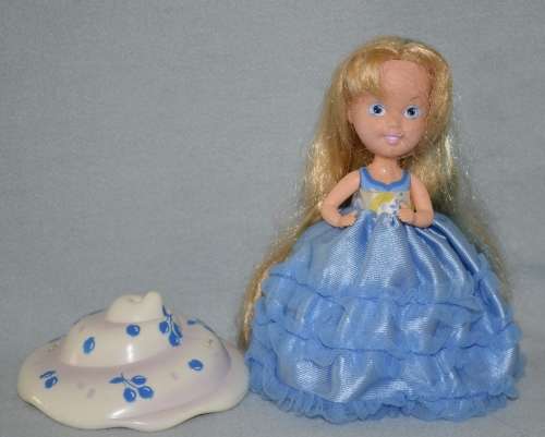 Vintage Cupcakes Cutie Fruit Doll - Beri Blue