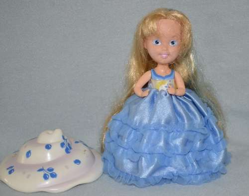 Vintage Cupcakes Cutie Fruit Doll - Beri Blue