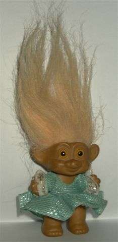 Arlenco Troll in green dress