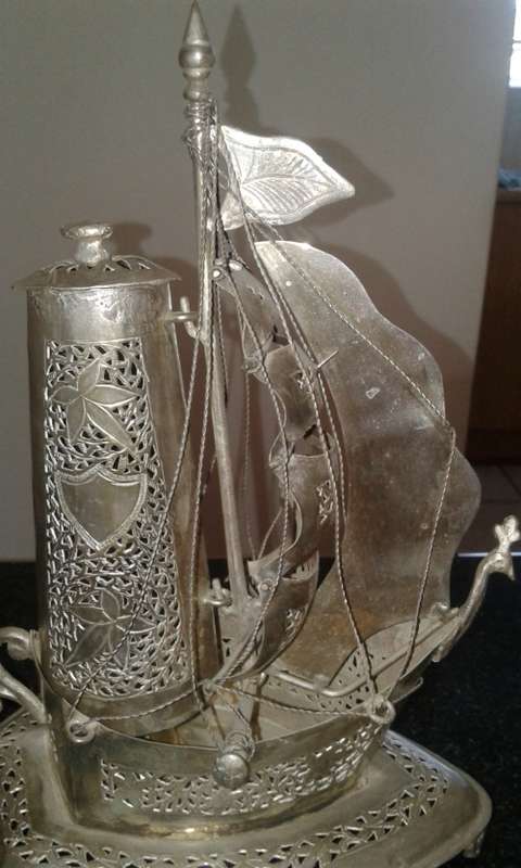 Silver Ornamental Boat (lamp)