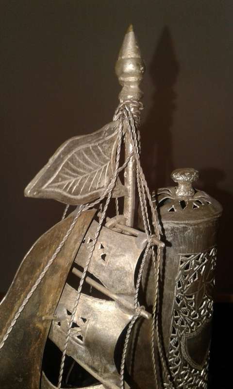 Silver Ornamental Boat (lamp)