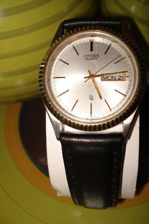 GENUINE CITIZEN DAYDATE CLASSIC QUARTZ MENS WATCH