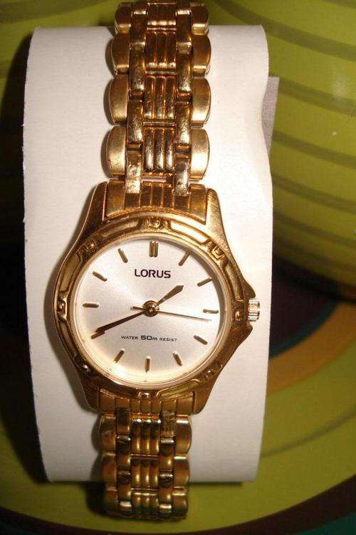 GENUINE BRAND NEW WOMEN 'S GOLD LORUS WATCH: WITH PLASTIC COVER ON