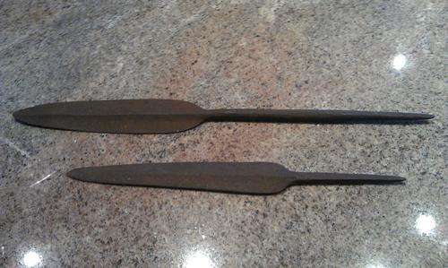 Pair of antique Zulu Spear Heads. 23cm & 30cm. In good condition.