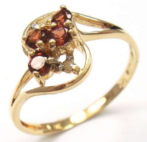 STUNNING 9CT SOLID YELLOW GOLD GARNET AND DIAMOND RING