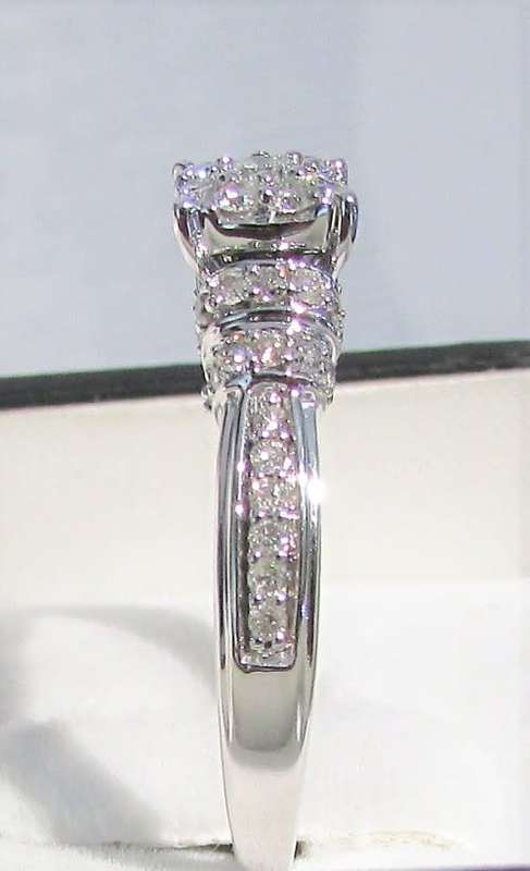 **SUPER SPARKLY [R38083]** DESIGNER CLUSTER [0.730ct] DIAMOND [SI3] RING [WHITE GOLD]