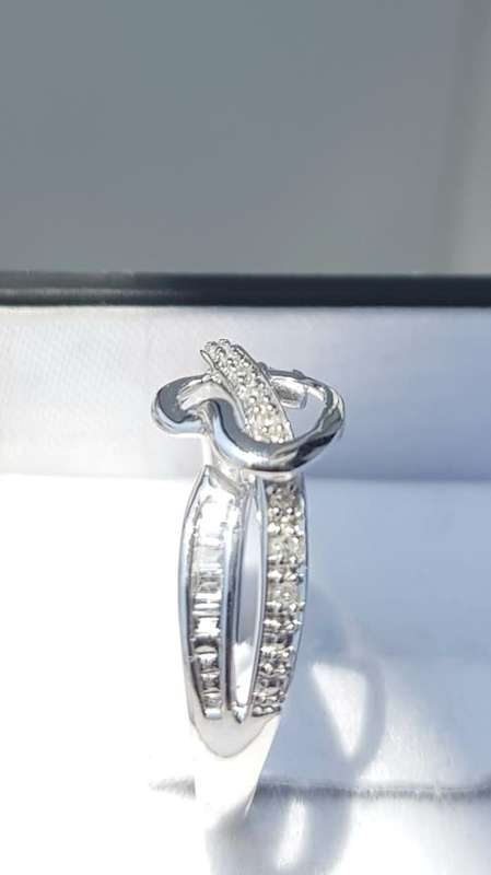 **FABULOUS | R25412** HEART DESIGN | 0.300ct | DIAMOND RING | WHITE GOLD