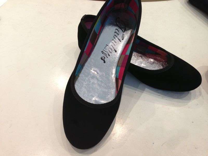 LADIES FABULOUS FLATS PUMP WITH BLACK EDGING- SIZE 4 - BLACK