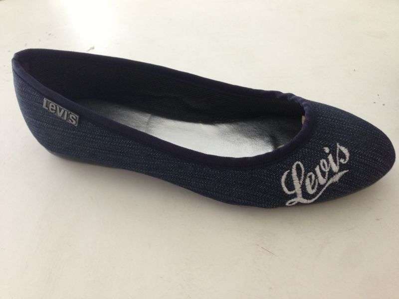 DENIM LEVIS STUNNING PUMP SIZE 7 -DENIM BLUE WITH BLUE EDGING