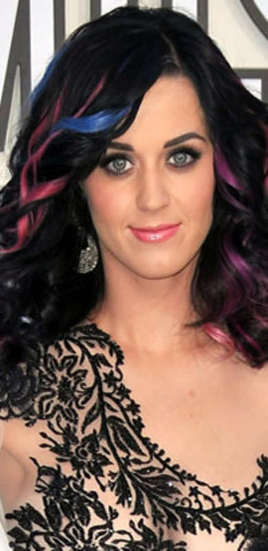 BRAND NEW!!!! HOT HUES TEMPORARY HAIR CHALK COLOR - A MUST HAVE!!!!!