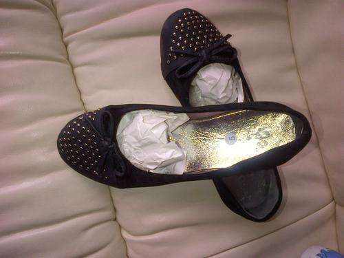 STUNNING BLACK PUMP WITH STONES - SUPER COMFY SIZE 5 PUMPS
