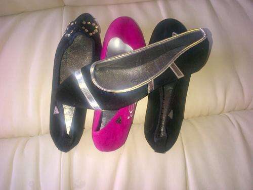 SIZE7:ONE BIDDER TAKES ALL 4 PAIRS OF SHOES+1 PAYMENT OF R65POSTAGE FOR ALL4PAIRS