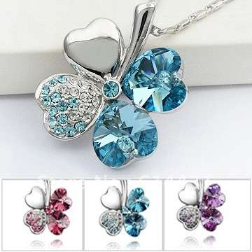EXQUISITE! Four Leaf Clover Necklace Made With Swarovski Elements-STYLISH DESIGN!