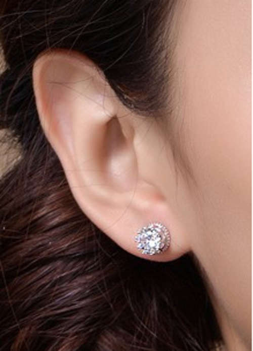STUNNING!!! WHITE GOLD PLATED SIMULATED DIAMOND STUD EARRING
