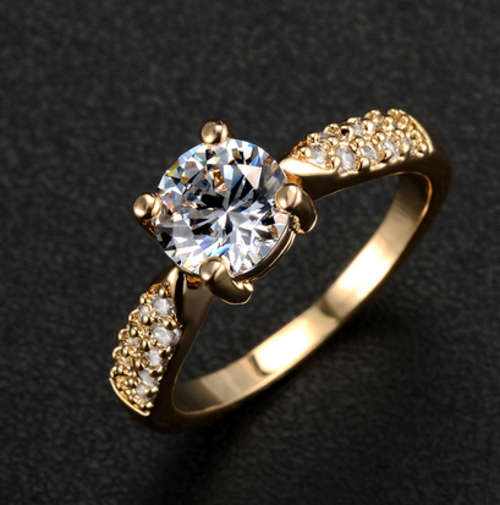 EXQUISITE!! YELLOW GOLD PLATED WITH SIMULATED DIAMOND RING SIZE 7/17.3MM/O ERV R1599