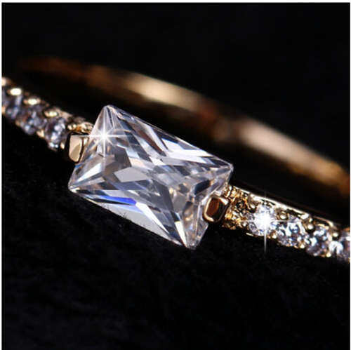 AWESOME!! YELLOW GOLD PLATED WITH SIMULATED DIAMOND RING SIZE 7/17.3MM/O - ERV R999