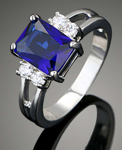 BREATHTAKING!! WHITE GOLD PLATED WITH SIMULATED DIAMOND RING SIZE 7/17.3MM/O