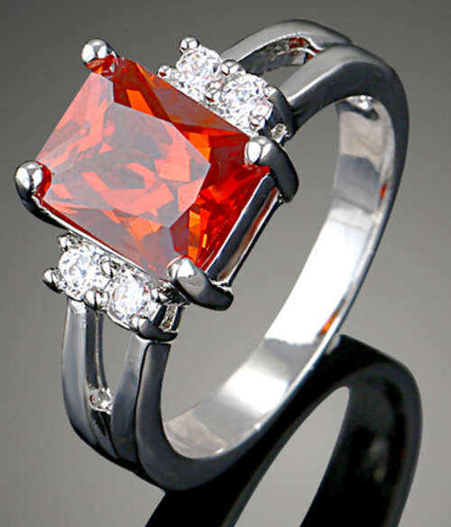 BREATHTAKING!! WHITE GOLD PLATED WITH SIMULATED DIAMOND RING SIZE 7/17.3MM/O