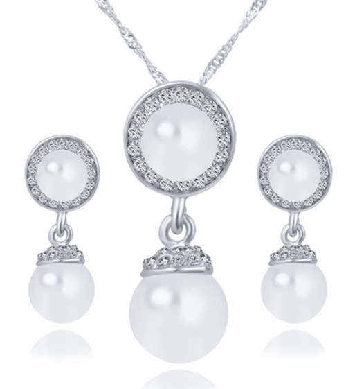 EXQUISITE!!SILVER PLATED WITH SIMULATED DIAMOND NECKLACE AND EARRING SET ERV R999