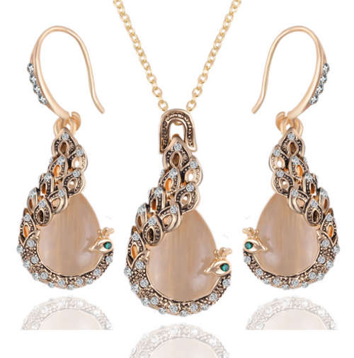 EXQUISITE!! YELLOW GOLD PLATED WITH SIMULATED DIAMOND NECKLACE AND EARRING SET ERV R999