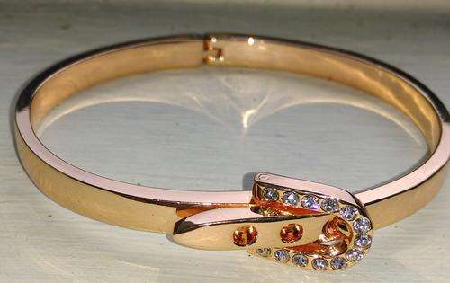 BREATHTAKING!! ROSE GOLD PLATED BELT BUCKLE STYLE BRACELET ERV R1500