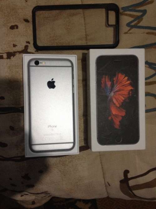 iPhone 6s 16Gig almost new (9.8/10 rating) with all extras included.