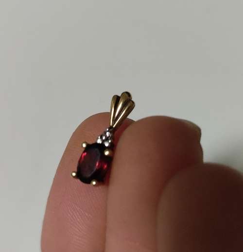 9ct gold pendant