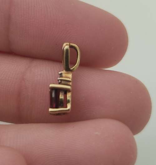 9ct gold pendant